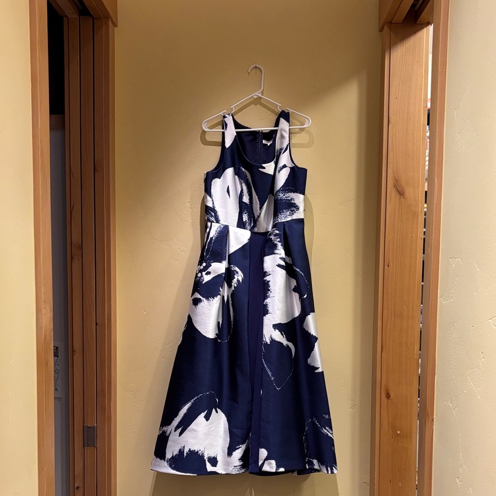 Kay Unger New York formal dress